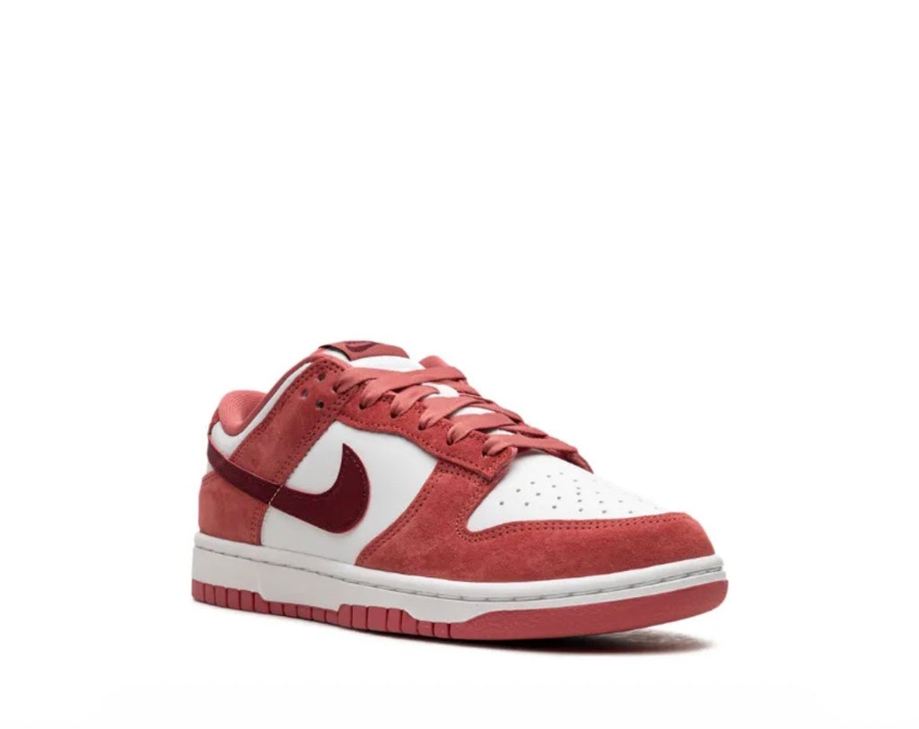 Nike Dunk Low "Valentine's Day"
