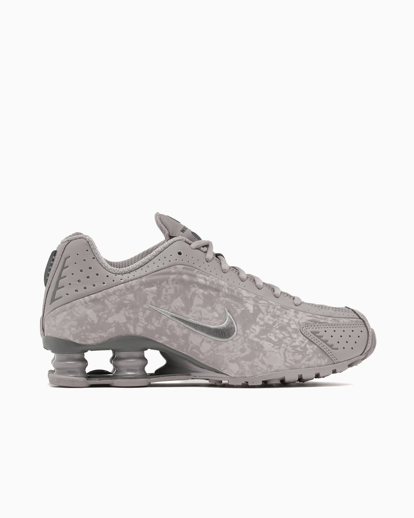 Nike Shox R4